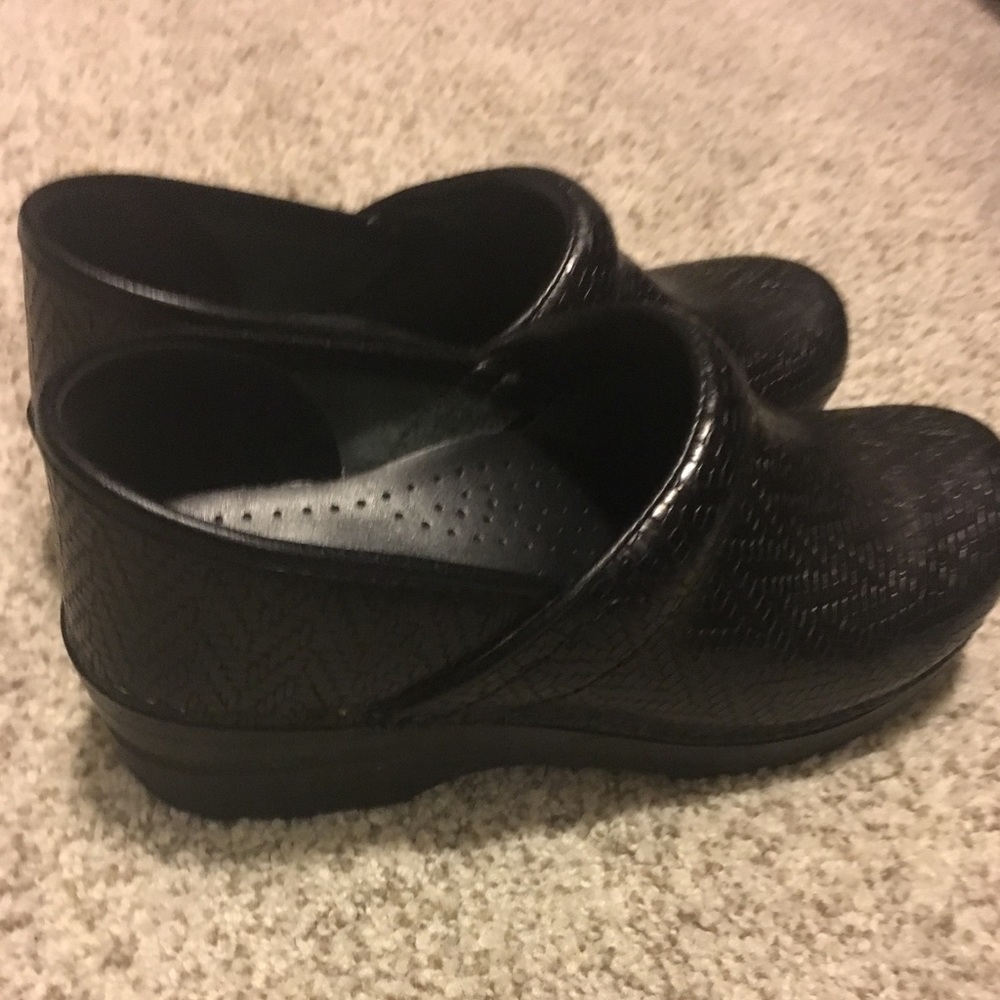 Black dansko